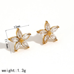 Boucles d'oreilles clous fleuris en acier inoxydable plaqué or, serti à griffes, pour usage quotidien, motif floral géométrique TE60059 - Product Image 5