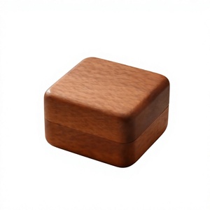 Boîte à bijoux moderne en bois écologique avec couvercle coulissant, organisateur de rangement pour bijoux fait main et personnalisé pour femmes et filles - Product Image 1