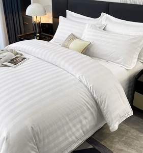 Set di Lenzuola per Hotel 300TC, Bianche con Righe da 3cm, 100% Cotone per Hotel di Lusso - Product Image 6
