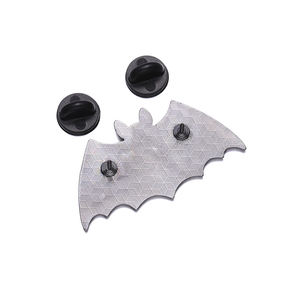 Fledermaus Halloween Punk Emaille-Anstecknadeln Abzeichen Tier-Broschen Schmuck Maßgefertigte Revers-Anstecker für Kleidung Rucksäcke Hüte Hemden Metall-Freunde-Accessoires - Product Image 2