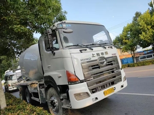 Second-Hand Hino 700 <b>Concrete</b> <b>Mixer</b> <b>Truck</b> Low Price Capacities 10-12 cubic meters - Product Image 6