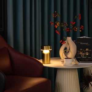 Lampe de table magnétique rechargeable portable pour la décoration d'hôtel et de maison - Product Image 4