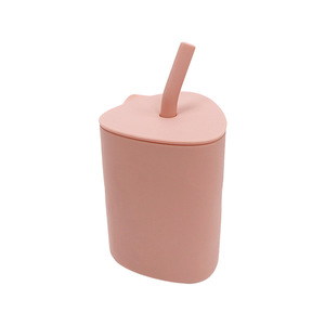 Gobelet à eau pour bébé en silicone en forme de pomme, sans BPA, qualité alimentaire, pour enfants de 0 à 12 mois, avec paille - Product Image 2