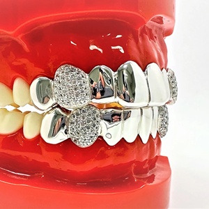 Ajuste personalizado Moissanite Grillz Sólido 925 Sterling Silver Iced Out <span class=keywords><strong>FANGS</strong></span> ONLY Honey Comb Hand Setting Fine Grillz - Product Image 4