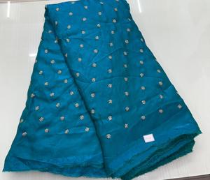 ผ้าถักลาย Jari Butti ผ้าไหมสีทองแบบใหม่ขายดี - Product Image 1