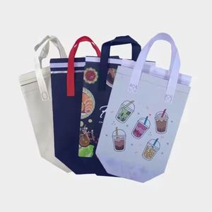 Sac isotherme personnalisé en non-tissé à motif lettres pour tasses individuelles, idéal pour les boutiques de thé au lait, café et boissons - Product Image 1