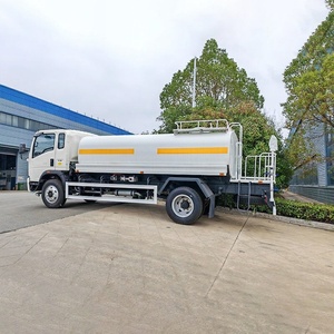 Camión Cisterna de Agua Sinotruk HOWO 4x2 de 9000L para Limpieza de Carreteras, Control de Polvo y Uso en Obras de Construcción - Product Image 5
