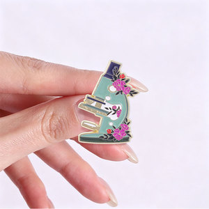 Pin Enamel Mikroskop Bunga, Bros Laboratorium Sains dengan Bunga Ungu Merah Muda untuk Dekorasi Ransel - Product Image 2