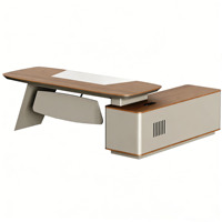 Mobilier de bureau de style italien : bureaux de direction haut de gamme et luxueux ; bureaux de PDG légers et opulents.