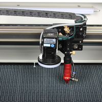 Machine de gravure laser à 4 têtes pour le tissu textile orienté caméra avec CCD pour le cuir Garantie de qualité de 2 ans