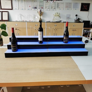 Estante de Licor Premium para Escritorio, con Iluminación LED, Personalizable, de 3 Niveles, en PMMA, para Exhibición de Ron, Whisky, Vodka, Champaña, Brandy y Vino, para Bares y Tiendas - Product Image 2