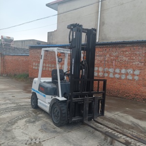 Montacargas TCM FD30 Usado Original de Japón con Bajas Horas de Trabajo, 3T 5T, Diésel, Elevador Hidráulico, Desplazador Lateral, Neumáticos Sólidos, con Asiento - Product Image 6
