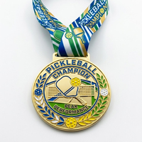Médaille de récompense de pickleball en alliage de zinc plaqué or, émail souple, moulée sur mesure en usine, pour les ligues de sports de raquette