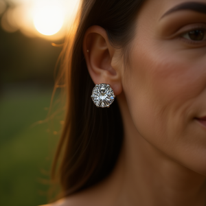 Orecchini a lobo classici rotondi con zirconi da 7 mm, montatura a griffe, gioielli da donna alla moda per matrimonio, in lega - Product Image 2