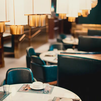 Ensembles de restaurant en bois au design moderne personnalisé de qualité supérieure pour hôtel et comptoir de bar Solutions pour chaînes internationales