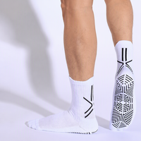 Chaussettes de sport pour hommes, respirantes, anti-transpiration, mi-mollet, antidérapantes, avec semelle en tissu éponge et points en silicone, pour le football