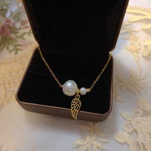 Collier en perles naturelles avec ailes d'ange dorées, design féminin, plaqué argent 925, fermoir en or 18 carats, chaîne en os, pendentifs et breloques en perles - Product Image 2