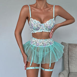 Ensemble de lingerie de luxe en maille transparente brodée florale, sexy, 3 pièces, avec soutien-gorge et porte-jarretelles, vente en gros - Product Image 1