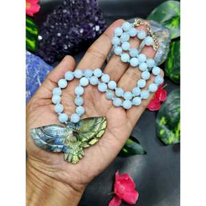 Collier Mala en perles d'aquamarine avec pendentif Phénix en labradorite - Embrassez la sérénité et la transformation - Product Image 1