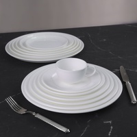 Assiettes en Porcelaine Fine Personnalisées Blanches Légères pour Mariages et Hôtels