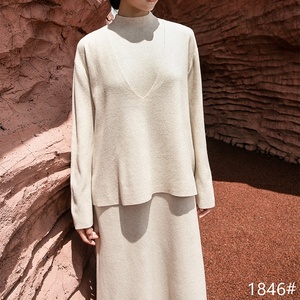 Completo in <span class=keywords><strong>Maglia</strong></span> per Donna, Abito Senza Maniche con Collo Alto, Set Maglione a Strati, Tonalità Neutre, Sofisticato, Minimalista, Traspirante - Product Image 2
