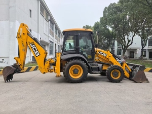 Chargeuse-pelleteuse puissante JCB 3CX 2025 avec flèche télescopique et godet multifonctionnel, personnalisable - Product Image 3