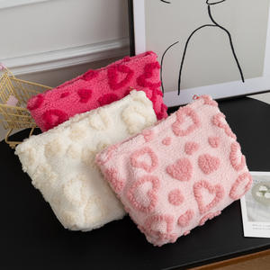 กระเป๋าเครื่องสำอางผ้ากำมะหยี่สำหรับเดินทางกระเป๋าใส่เหรียญกระเป๋าเครื่องสำอางผ้าฟลีซสำหรับจัดระเบียบทรงหัวใจ - Product Image 2