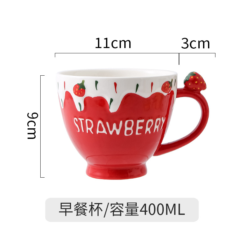 Tasse de petit-déjeuner aux fraises - avec fraise rouge