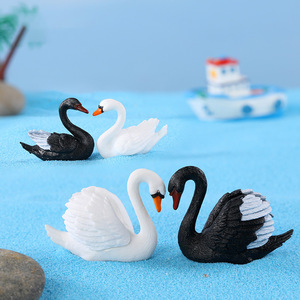 Cygnes miniatures blancs et noirs, figurines en plastique, accessoires et ornements pour jardins féeriques, aménagements en mousse, décorations de gâteaux et de maison - Product Image 2
