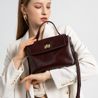 Sac à bandoulière en cuir véritable de style classique vintage pour femme, sac messager pour les trajets quotidiens, les loisirs et les week-ends