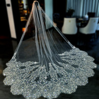Voile de mariée de luxe Feishiluo long avec cristaux et perles, bordure en dentelle, une couche et peigne