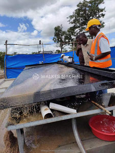 طاولة اهتزاز لفصل الذهب 6S، مصنع معالجة تعدين لفصل القصدير والكولتان بالجاذبية من JXSC، سعة 5 طن في الساعة، متوفر في المخزون - Product Image 3