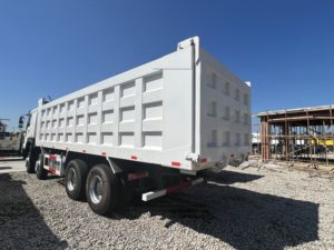 รถบรรทุกฮาวโอ 8x4 ยูโร 2 ดีเซล รถบรรทุกขนาดเล็กใหม่สำหรับงานเหมือง รถดัมพ์ 10 ล้อ รถบรรทุกเทท้าย 11-20 ตัน พวงมาลัยซ้าย กล้องมองหลัง 251-350 แรงม้า 6-8 ลิตร - Product Image 5