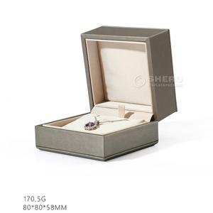 Boîte à bijoux en cuir noir de luxe avec logo personnalisé, emballage pour bague, boucles d'oreilles, bracelet - Product Image 4