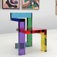 Chaises de salle à manger en acrylique de luxe léger à vente directe d'usine Chaise de tabouret en acrylique de maquillage coloré au design créatif