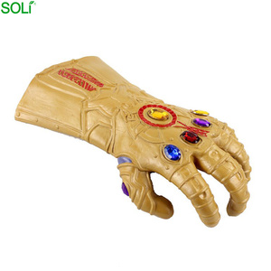 Hecho en China al por mayor promocional barato y buena <span class=keywords><strong>película</strong></span> Cosplay acción Thanos juguetes de guerra del infinito guante - Product Image 1