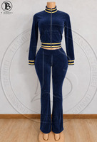Nouveautés : Ensemble jogging 2 pièces pour femme, comprenant un crop top en tissu éponge et un pantalon, en coton et élasthanne, coupe ajustée, avec sweat à capuche.