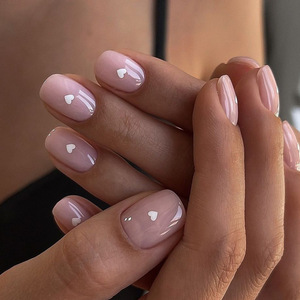 Ongles à presser personnalisables et en gros, minimalistes, rose nude, en ABS, courts, carrés, avec accent cœur blanc, 24 pièces - Product Image 1