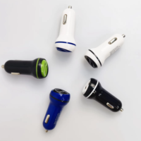 Produk baru 12W model pribadi dual usb a ports pengisi daya Mobil PC ABS pengisi daya telepon Teknologi penjualan terbaik