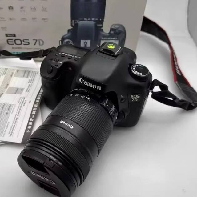For 7D DSLR Camera with 18-135mm Zoom Lens Full HD Video 18MP Good Condition