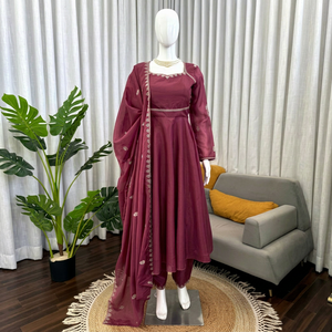 Traje Anarkali Borgoña Bordado, Ropa India y Pakistaní, Vestido de Manga Larga y Dupatta, Corte Holgado, Largo hasta el Tobillo, Tradicional - Product Image 1