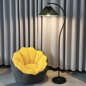 Lampada da Terra Angolare in Metallo Bianco per Hotel Salotto Stile Nordico Luce Verticale Moderna Lampade da Terra Uniche - Product Image 4