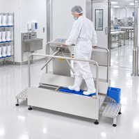 Machine de lavage industrielle pour bottes avec système d'entrée hygiénique et technologie de nettoyage de semelles pour l'industrie agroalimentaire