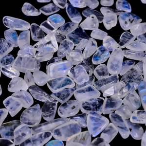 GEMKORA - Virutas de piedra lunar natural con destellos azules, 50 quilates, pulidas, irregulares, para la elaboración de joyas - Product Image 2