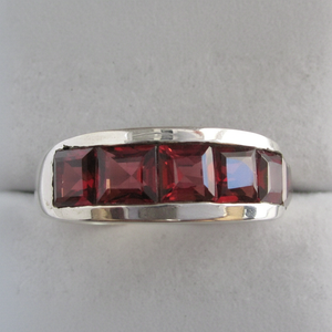 แหวนเพชรเทียมสีเงินแพลทินัมขนาด4มม. รูปทรงเรขาคณิตแหวนชุบโรเดียมและเคลือบไม่สามารถมองเห็นได้ - Product Image 1