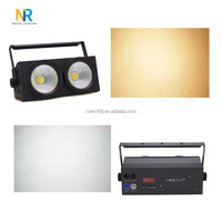 2*100W DMX512 Contrôlé RGBW Lumière de Scène Blanc Chaud/Blanc Froid Épissage COB Audience Blinder Effet pour Parcs Thématiques