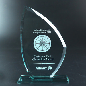 Trofeo in Vetro di Giada a Forma di Barca a Vela con Logo Inciso, Regalo di Benvenuto per Trofei, Medaglie e Targhe - Product Image 1