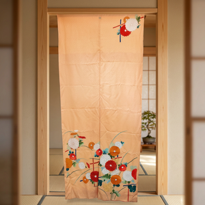 Cortinas Ligeras Completas con Diseño Floral, Hechas a Mano con Tela de Kimono Reciclada, Noren Japonés Único de la Marca RAPYUTA, de Calidad Prestigiosa - Product Image 3