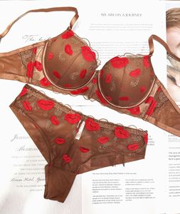 Ensemble soutien-gorge sexy effet lèvres très populaire - Soutien-gorge push-up pour petites poitrines, anti-affaissement et rehausseur, avec culotte string en dentelle - Product Image 5