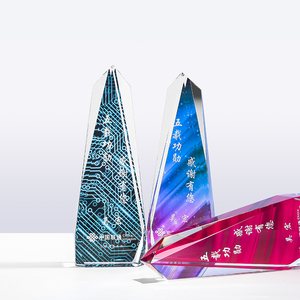 Trophée en cristal coloré au design unique pour la remise de prix, cadeau de présentation - Product Image 3